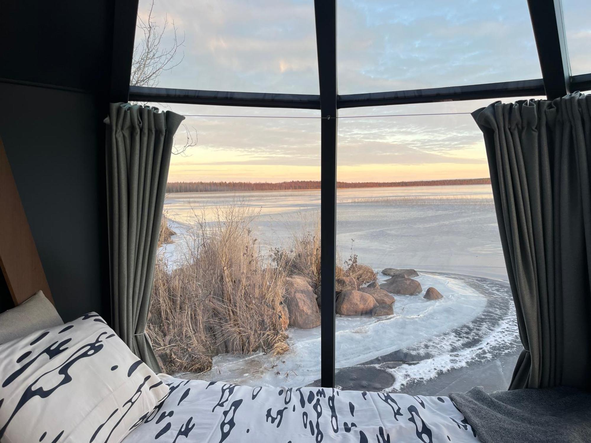 Vikajaervi Lake View Experience Igloos Rovaniemi Exterior photo